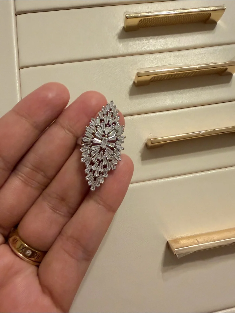 Women clear stones oval ring size 7